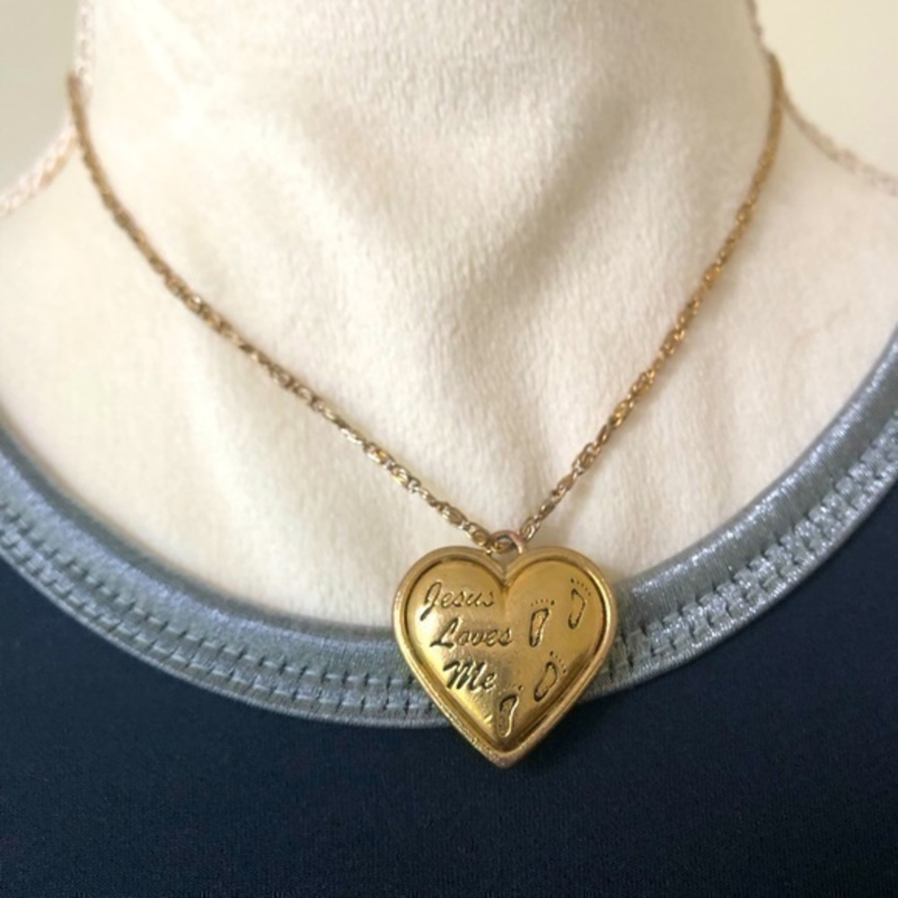 Vintage Gold Tone Heart Shaped Pendant Necklace Jesus Loves Me